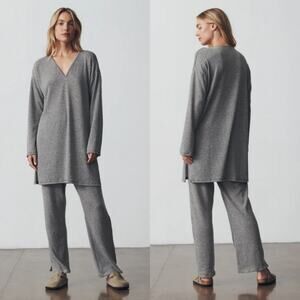 The Regular‎ Program The V-Neck Tunic Top Small Cozy Loungewear Old Money